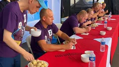 Kdo dokázal sníst 180 švestkových knedlíků za hodinu? Trnkobraní má nového hrdinu
