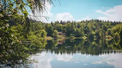 Letní vedra přepisují pravidla pro turistiku, houbaření i rybaření