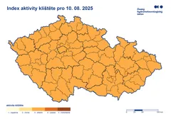 Mapa České republiky se známkou aktivity k 10.8.2025, oranžové odstíny