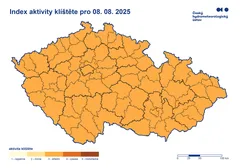 Mapa Česka s indexem aktivity klíštěte pro 8. srpna 2025