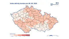Mapa indexu aktivity komárů v ČR k 6. 8. 2025 s barevným označením rizikových oblastí